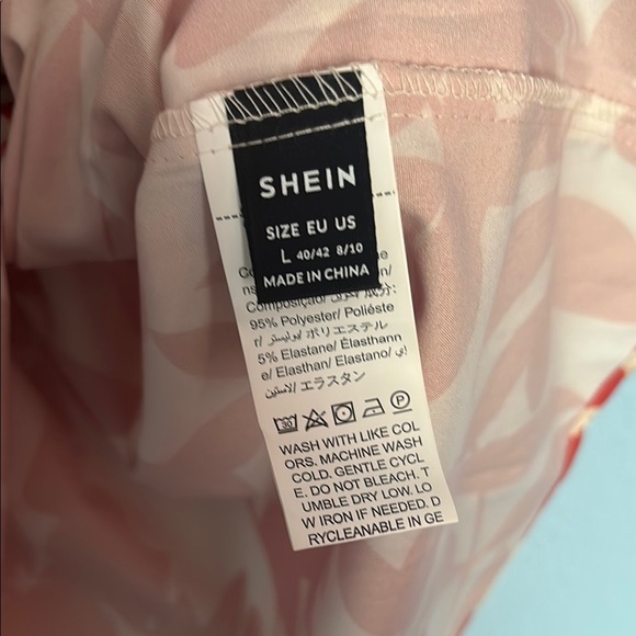 SHEIN Red and White Sleeveless V-Neck Sundress - Picture 2 of 6